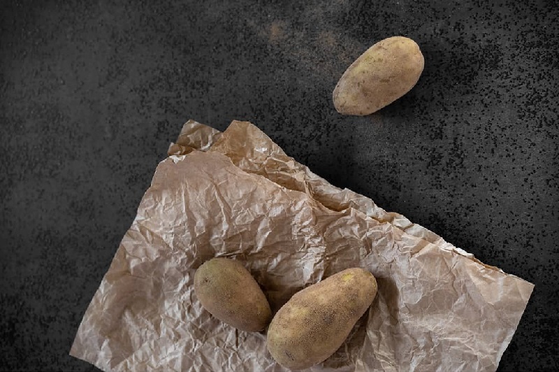 תפוחי אדמה על שיש שחור דגם איירון גריי - Iron Grey